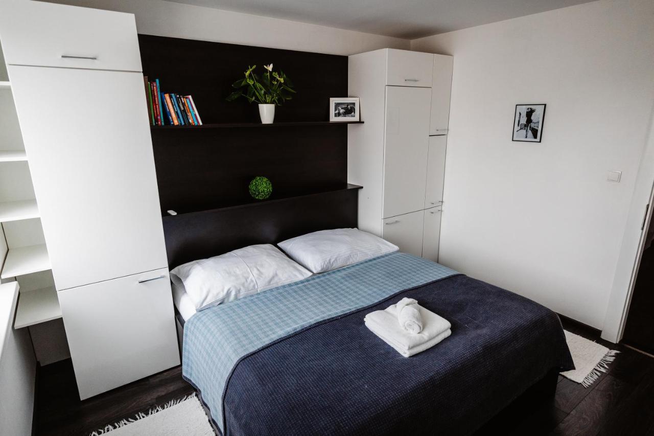 Ah Kuzmanyho Apartment